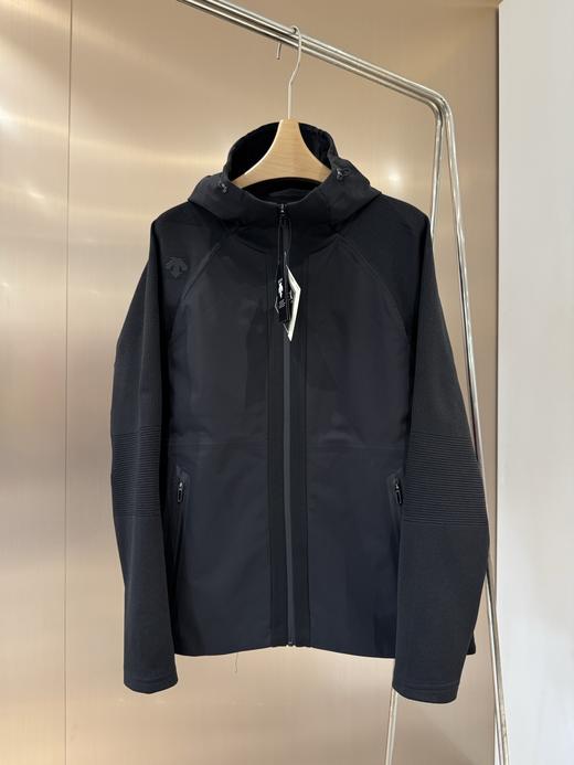 经典的全能型技术软壳，主打耐磨 + 高弹 + 透气，轻量防泼溅，是户外与城市机能风兼顾的一件万能外套 商品图8