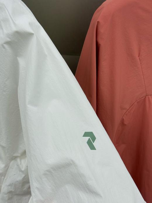 点此购买 壁克峰春秋季女士户外探险伴侣Vislight wind jacket防风夹克 ss 344680 商品图5