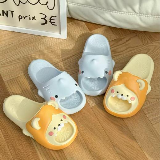 小狮子鬃毛软 fufu🦈小鲨鱼歪头杀萌到犯规【chikoku 小狮子小鲨鱼拖鞋】🦁️兽系可爱天花板👭闺蜜/情侣都能搭！每走一步都是可可爱爱的暴击 商品图0