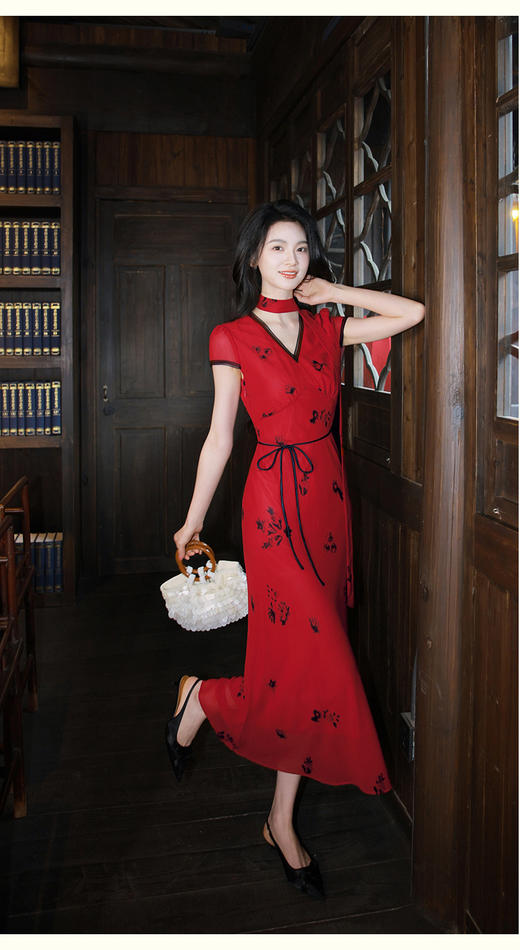 【多件多折】逸红颜明月优选「楚曦」🌹【Élan Rouge 红玫漫舞】钟楚曦同款 法式斜裁鱼尾v领度假连衣裙 商品图5