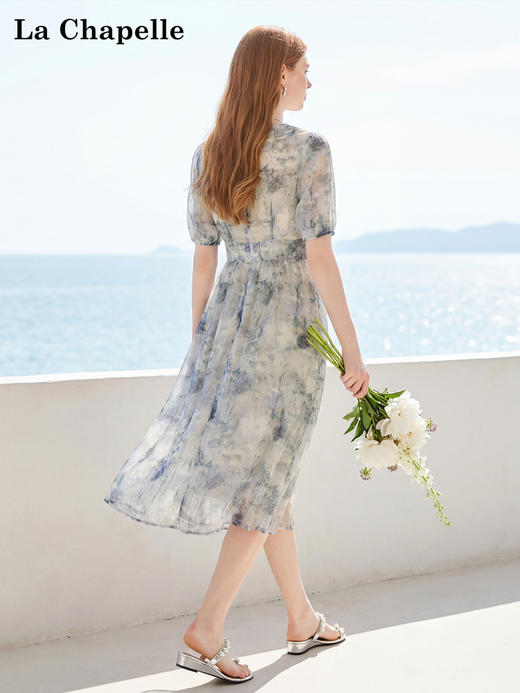 天猫同步【花屿晴风】拉夏贝尔/La Chapelle复古V领收腰印花连衣裙温柔风夏季新款海边度假a字裙 商品图3