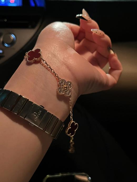 V金版【Z品定制级 1:1钢印 】VCA 梵克雅宝五花手链 漏手腕的季节到啦！ 日常通勤或者约会叠戴都超有格调 带五花有钱花 hahahha~ 商品图2