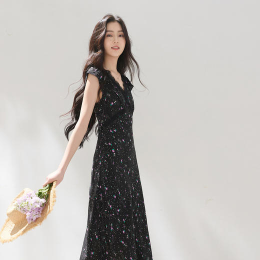 三彩2026夏季新款碎花连衣裙法式V领收腰A字裙长裙M 商品图2