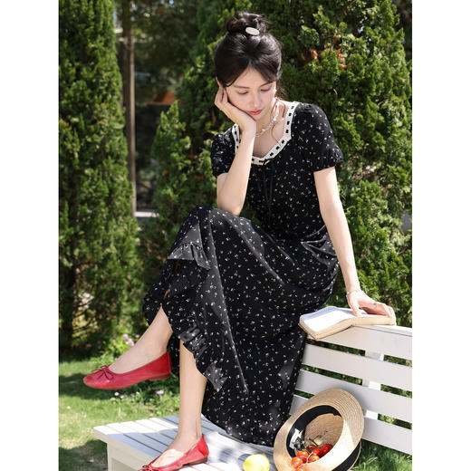 鹿向南「田园」黑色短袖连衣裙女夏新款时尚百搭碎花设计A字长裙 商品图3