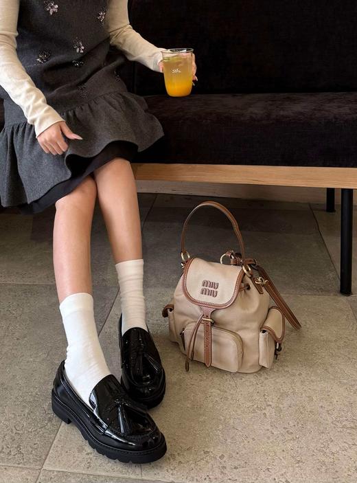 缪缪 新款学院风双肩包 商品图6