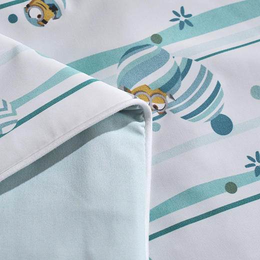 小黄人可水洗双面凉感夏被，凉感面料舒适透气凉爽 ，德国进口高蓬松超细旦纤维，轻盈无压，工学曲线设计，贴合头颈，舒适放松，慢回弹舒压，贴合颈部曲线 商品图9