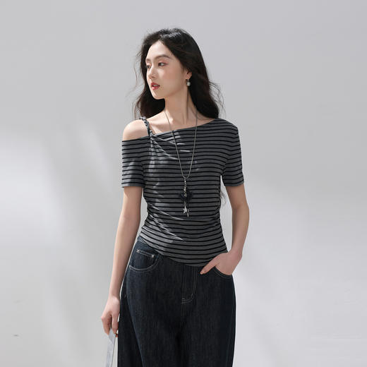 【莱赛尔】三彩2026夏季新款设计感不对称露肩上衣条纹T恤套头衫M 商品图1