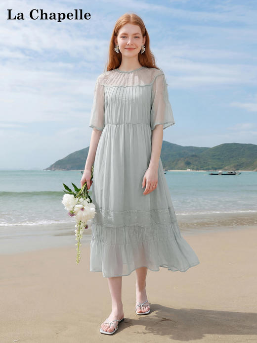 天猫同步【轻奢！沙滩裙】拉夏贝尔/La Chapelle刺绣重工圆领短袖宽松连衣裙轻奢女收腰显瘦度假风 商品图1