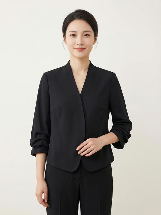 SC2A51_凝脂色/漆黑色_上衣外套_春夏_V领无领七分袖收腰修身垂感小西装_高级女装_BERNIEELEN 伯妮斯茵 商品图3