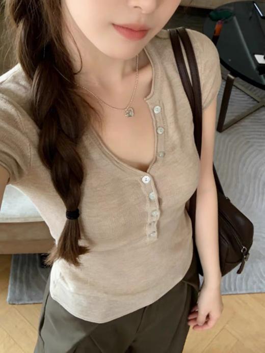 <曾小咸推荐> 4.11新品上新 辣妹半开领修身针织短袖 日常109！ 活动价79！！【预售款，预计3-15天发货】 商品图1