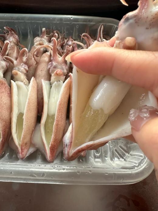 满膏的带籽母管鱿鱼，饱满肥美！东山岛必吃的招牌海鲜！清蒸白灼红烧爆炒干煎，美味极了 商品图1