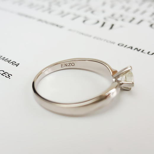 ENZO周大福 AU750白金时尚简约四爪款0.32克拉钻石戒指 14号（戒圈可改）180326TJ02 商品图7