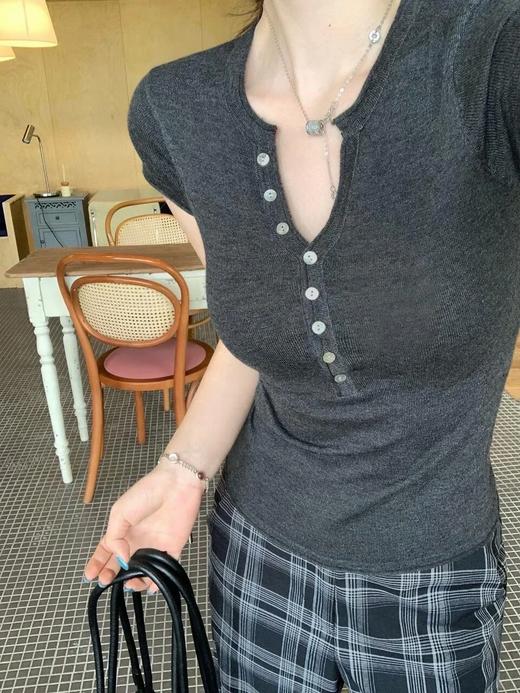 <曾小咸推荐> 4.11新品上新 辣妹半开领修身针织短袖 日常109！ 活动价79！！【预售款，预计3-15天发货】 商品图6