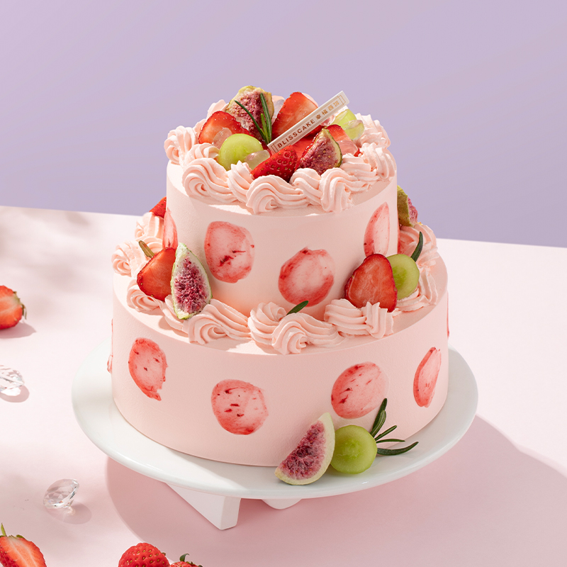 【草莓鲜果乐园】Ins风高颜值春日鲜果蛋糕，甜润草莓+鲜甜青提+无花果干，三重果香一口幸福快乐满满（广州幸福西饼）