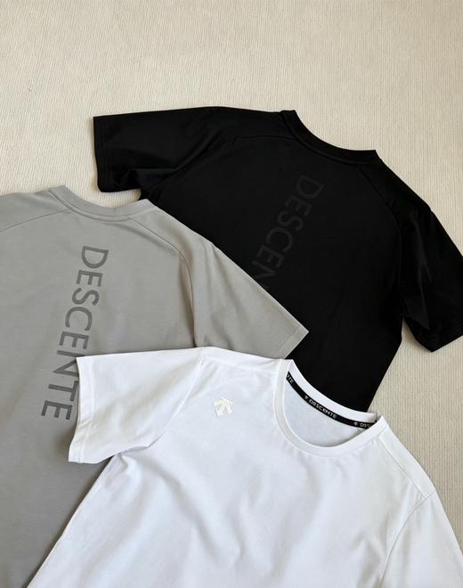 点此购买 迪桑特TRAINING系列夏季男士TOUGH吸湿速干运动短袖T恤 bk 344728 商品图7