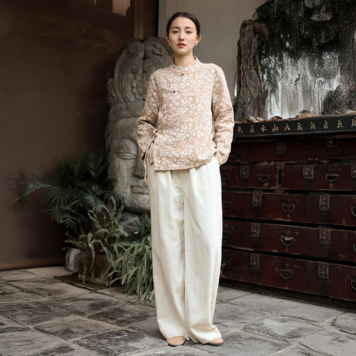【春夏女装丨女款棉麻服饰系列】面料舒适干爽不易粘身，款式设计兼具休闲感与轻复古风，上身简洁利落，轻松打造慵懒文艺范 商品图7