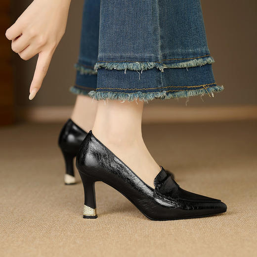 【预售5天】法式优雅气质尖头高跟鞋女春季小皮鞋新款浅口水钻粗跟单鞋RS&7077 商品图5