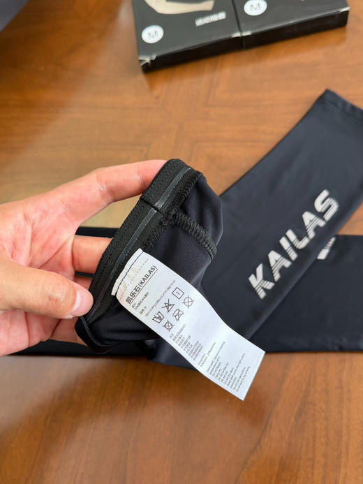 原单正品凯乐石（KAILAS）运动冰丝袖套，配色：经典黑、纯净白
尺码：M L XL
原价160 商品图7
