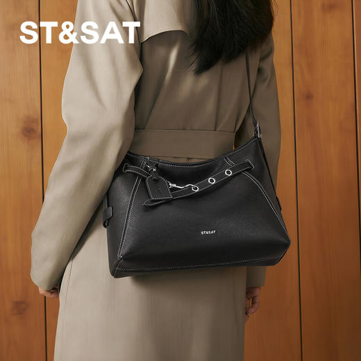 星期六时尚扣带大容量通勤斜挎单肩包SSD521A0ZW 商品图1