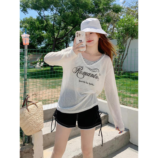 <曾小咸推荐>4.13现货秒杀 ！微信超特价！韩系薄款防晒罩衫+条纹吊带两件套 日常129.99 立减70 秒杀59.99！！抽绳牛仔短裤秒杀79.99！！ 商品图2