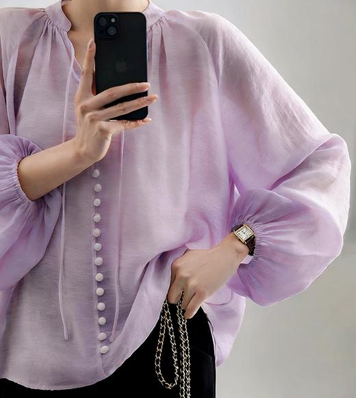 被问爆的温柔紫!!【LONGNVFAIR亚麻V领飘带花苞袖衬衫】这件花苞袖衬衫把春天穿在身上，微透亚麻料太绝了!! 商品图4