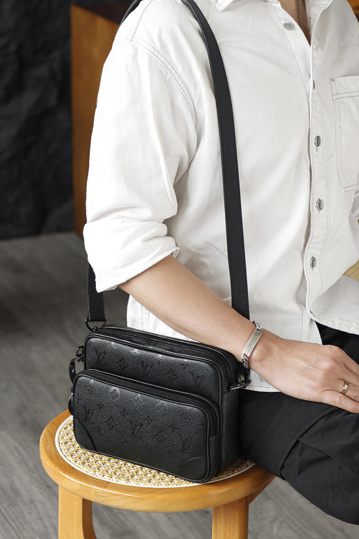 驴家 Nil斜挎包邮差包午夜黑是男士通勤包 商品图2