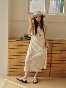 nothe Case布然/NC261813/ 「沙滩轻语」米白色度假感无袖拼接蕾丝绣花针织连衣裙