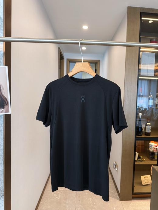 点此购买 On昂跑Trek夏季男士训练款运动短袖T恤 bk 344747 商品图5