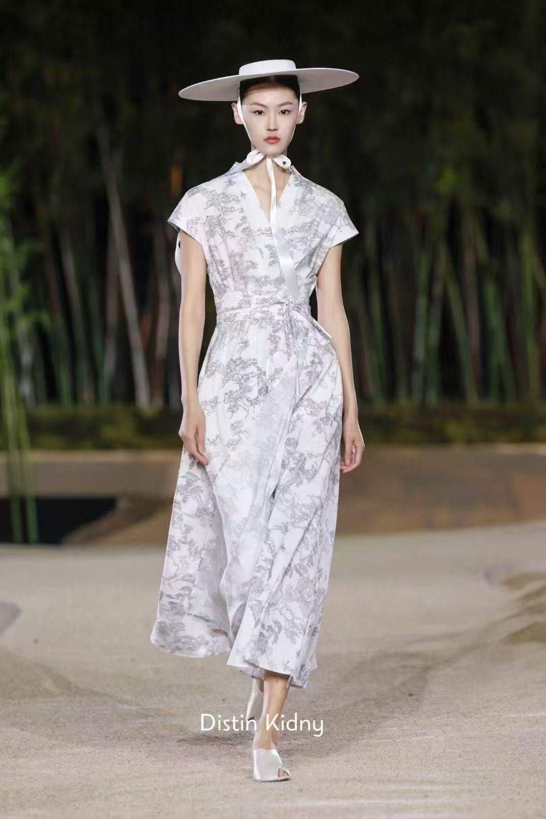 【奥莱专区】迪凯Distin Kidny女装连衣裙DW22624Y1