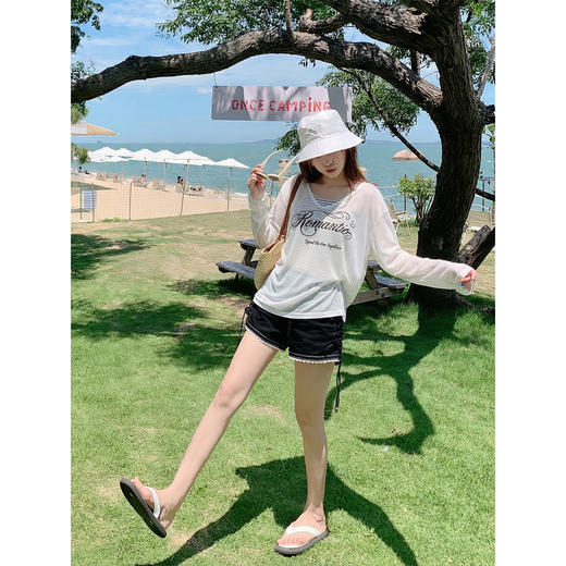 <曾小咸推荐>4.13现货秒杀 ！微信超特价！韩系薄款防晒罩衫+条纹吊带两件套 日常129.99 立减70 秒杀59.99！！抽绳牛仔短裤秒杀79.99！！ 商品图4