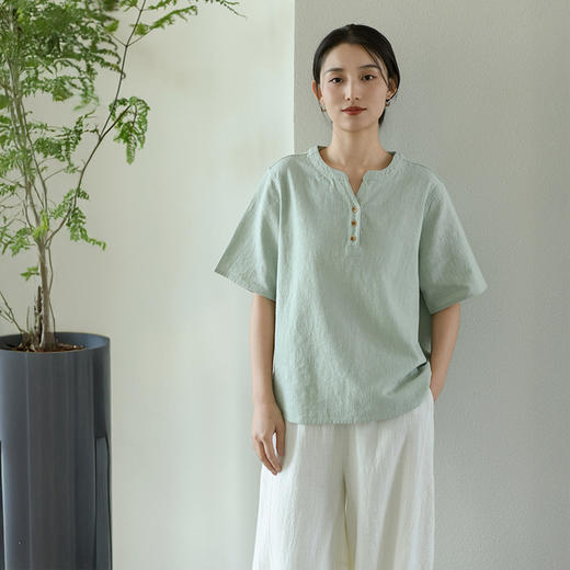 【春夏女装丨女款棉麻服饰系列】面料舒适干爽不易粘身，款式设计兼具休闲感与轻复古风，上身简洁利落，轻松打造慵懒文艺范 商品图8