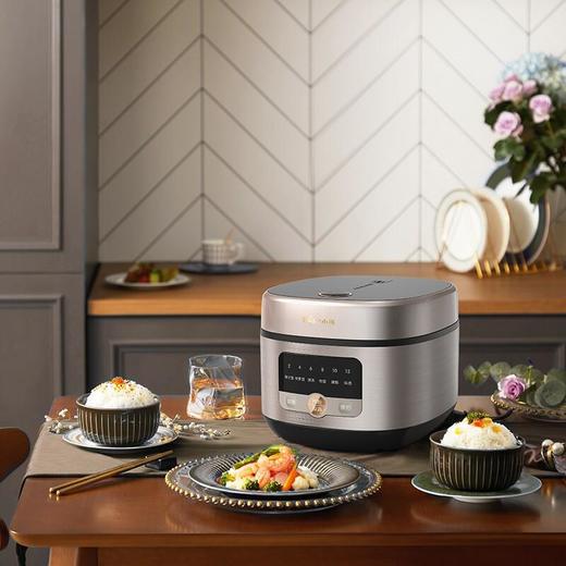 【自营】小熊(Bear)电饭煲 电饭锅小3L家用1-4人金属机身配蒸笼微电脑智能预约定时煮饭器 DFB-P30M3不粘内胆触控面板上蒸下煮小巧不占地 商品图0