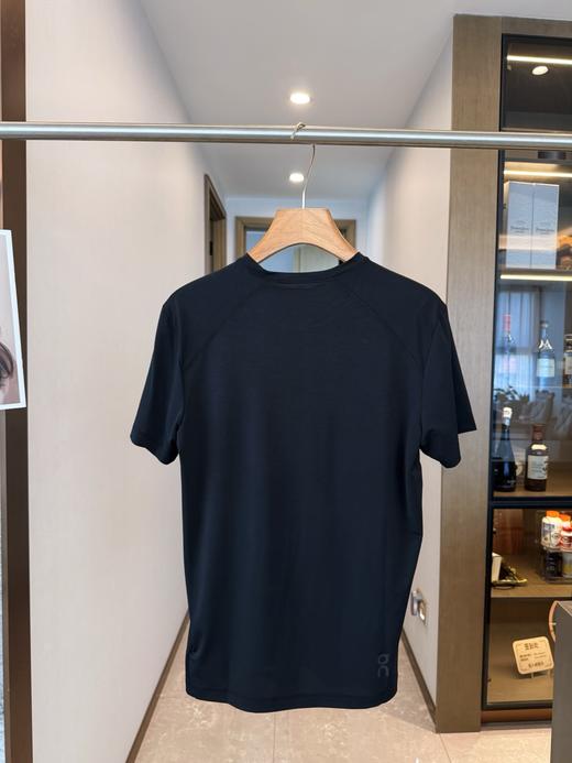 点此购买 On昂跑Trek夏季男士训练款运动短袖T恤 bk 344747 商品图6
