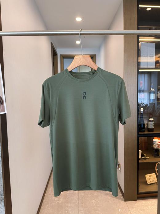 点此购买 On昂跑Trek夏季男士训练款运动短袖T恤 bk 344747 商品图3