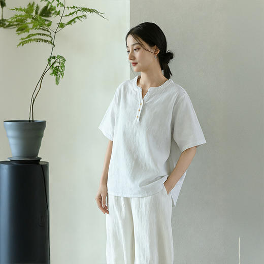 【春夏女装丨女款棉麻服饰系列】面料舒适干爽不易粘身，款式设计兼具休闲感与轻复古风，上身简洁利落，轻松打造慵懒文艺范 商品图2