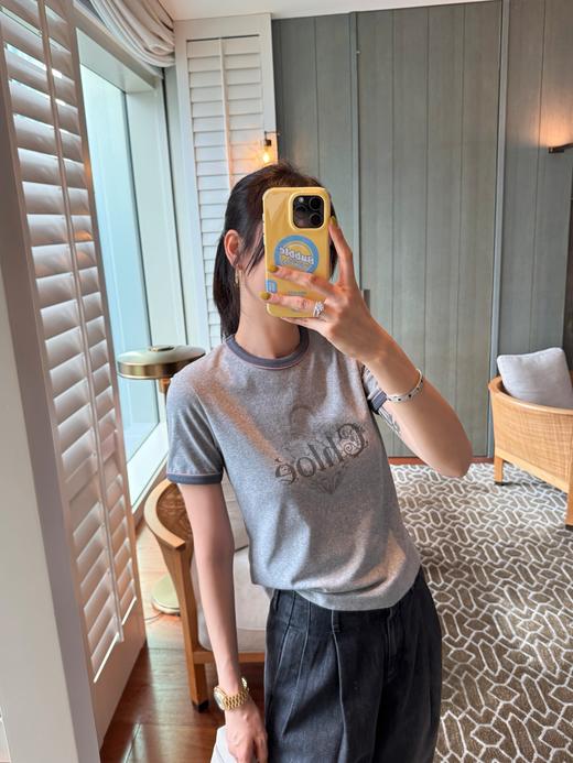 蔻依 26早春新品万能打底T恤撞色罗纹印花T 恤 商品图1