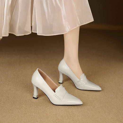 【预售5天】法式优雅气质尖头高跟鞋女春季小皮鞋新款浅口水钻粗跟单鞋RS&7077 商品图2