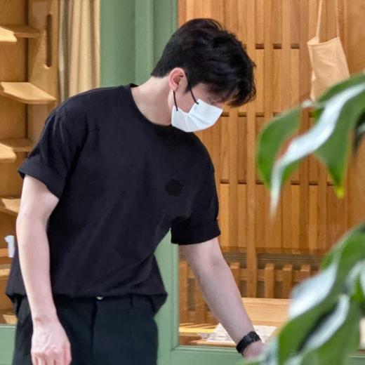 【3-5天发货】伊泺杉男士虎头刺绣短袖T恤 商品图2