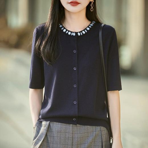 「自」全新升级【铂金会员174/天猫229/差价55】(12353)洛诗琳新款重工钉钻领针织T恤2026夏季新款羊毛蚕丝宽松短袖 商品图1