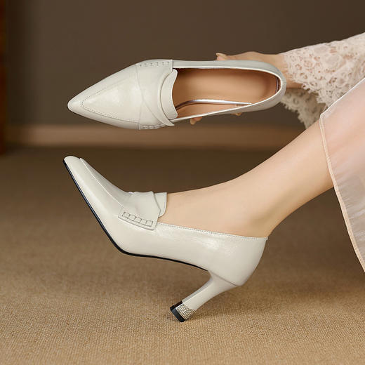 【预售5天】法式优雅气质尖头高跟鞋女春季小皮鞋新款浅口水钻粗跟单鞋RS&7077 商品图4