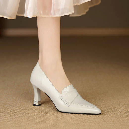 【预售5天】法式优雅气质尖头高跟鞋女春季小皮鞋新款浅口水钻粗跟单鞋RS&7077 商品图0