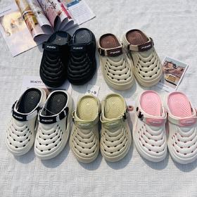 🔥夏日闭眼冲！只需19.9包邮一双，【宅小年情侣款溯溪洞洞鞋】来啦‼️ ✅EVA一体成型，久穿完全不累脚！ ✅满屏透气孔速干不闷汗，涉水、沙滩、遛弯、居家全场景通吃！