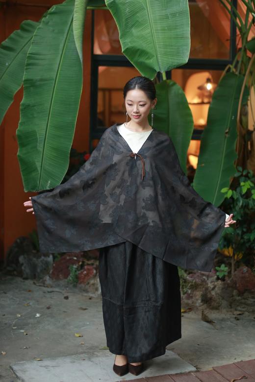 漫物记剪花香云纱披肩 商品图1