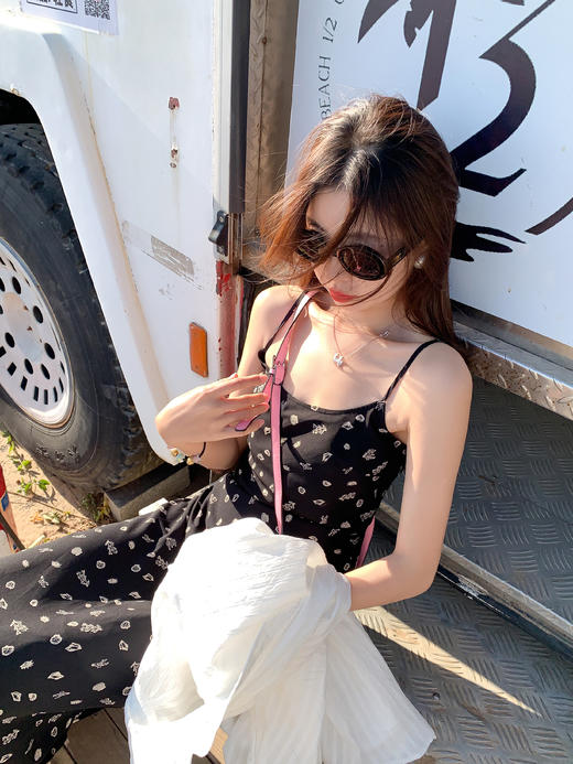 <曾小咸推荐>4.12现货秒杀 ！微信超特价！法式复古碎花吊带连衣裙 日常179.99 立减90 秒杀89.99！！ 商品图9