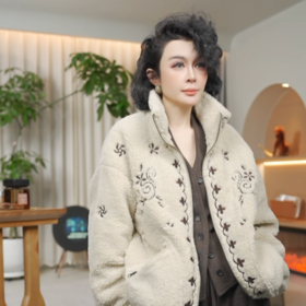 04-4潘依绣丁丁宠粉设计感刺绣摇粒绒加厚保暖立领棉服外套 W-63612