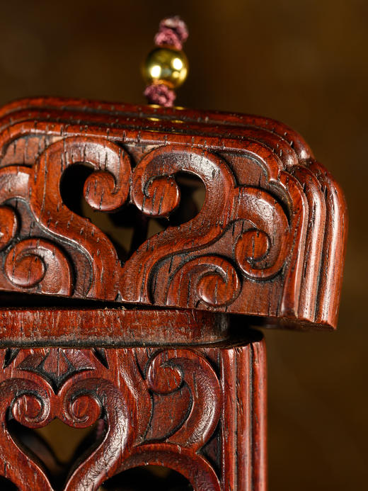 清	红木透雕卷草纹香囊 商品图3