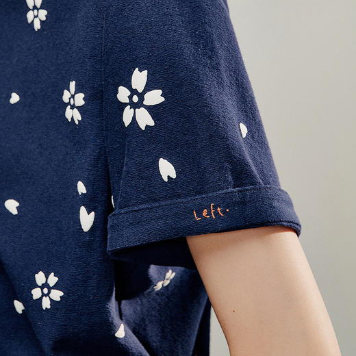 【林栖设计小店】落樱如画|藏青色纯棉复古传统印花夏新款T恤短袖1962085 商品图2