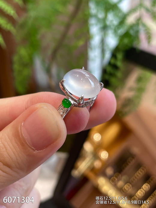 6071304，蛋面戒指。具体价格微信咨询 商品图0