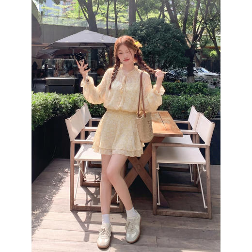 <曾小咸推荐>4.14现货秒杀 ！微信超特价！韩系碎花长袖收腰连衣裙 日常299.99 立减170 秒杀129.99！！ 商品图1