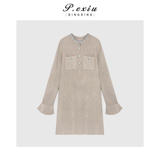 04-4潘依绣丁丁宠粉羊毛小香风重工细闪圆领镶钻喇叭袖针织连衣裙Q54711 商品图0